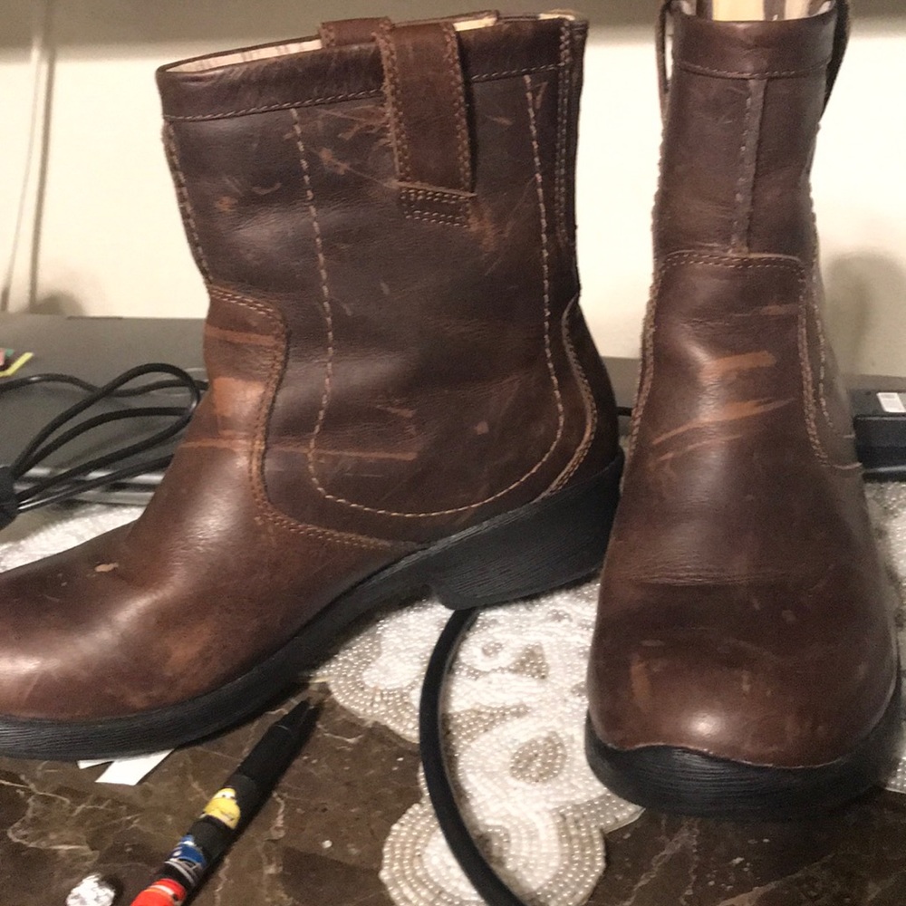 Keen leather boots, excellent condition,.